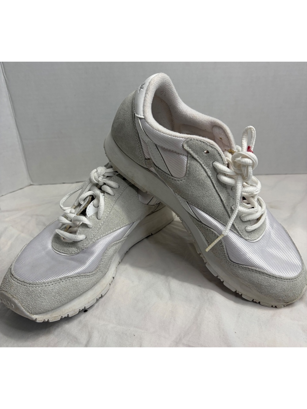 Reebok Classic Women’s 7.5 White Gray Suede Nylon Retro Sneakers